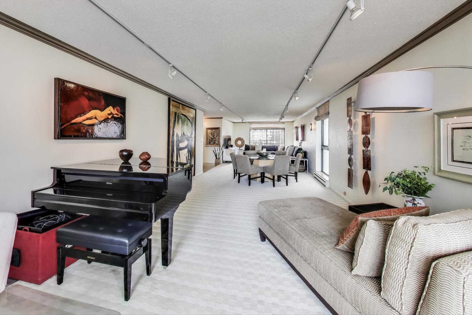 1450 N Astor Street 11D