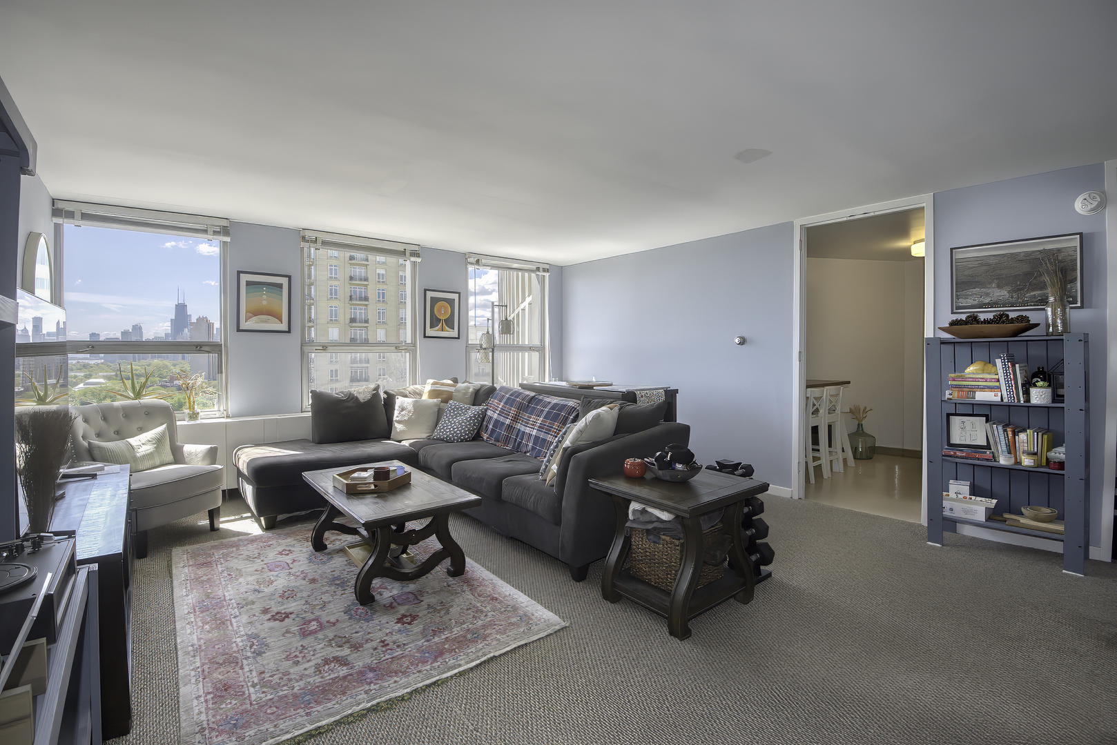 2626 N Lakeview Avenue 1604