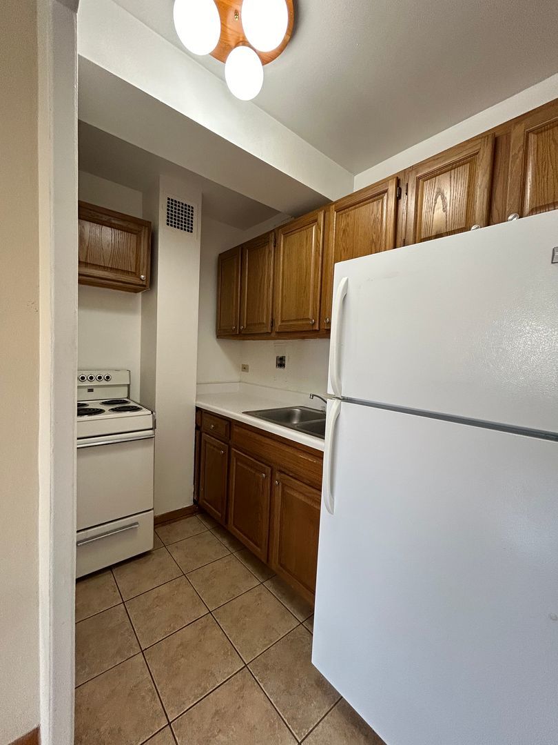 4180 N Marine Drive 1009