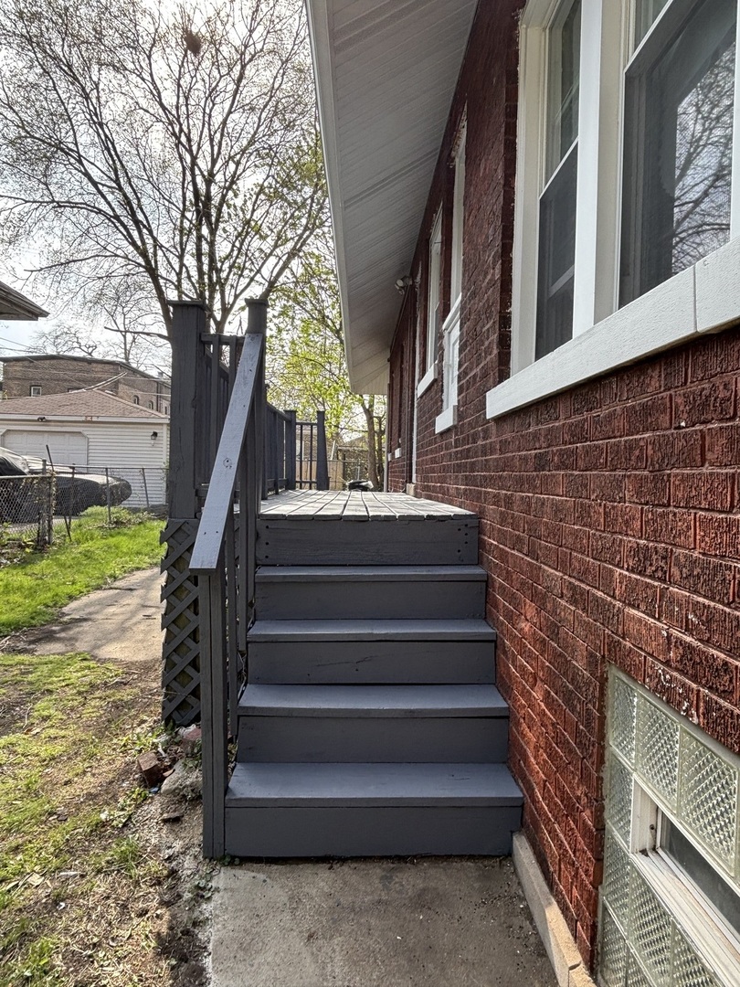 7518 S Ridgeland Avenue