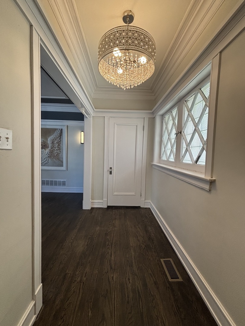 7518 S Ridgeland Avenue