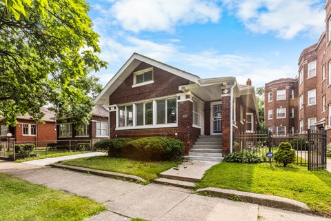 Tiny photo for 7518 S Ridgeland Avenue, Chicago, IL 60649 (MLS # 12627173)