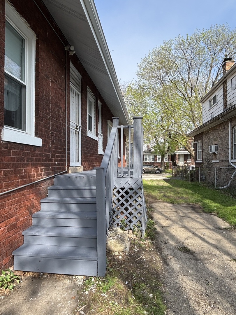 7518 S Ridgeland Avenue