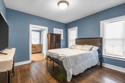 Tiny photo for 7518 S Ridgeland Avenue, Chicago, IL 60649 (MLS # 12627173)