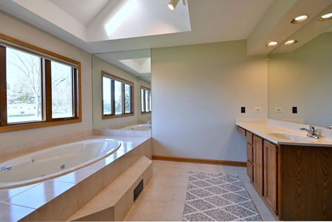 Tiny photo for 5681 River Park Drive, Libertyville, IL 60048 (MLS # 12624665)