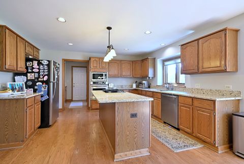 Tiny photo for 5681 River Park Drive, Libertyville, IL 60048 (MLS # 12624665)
