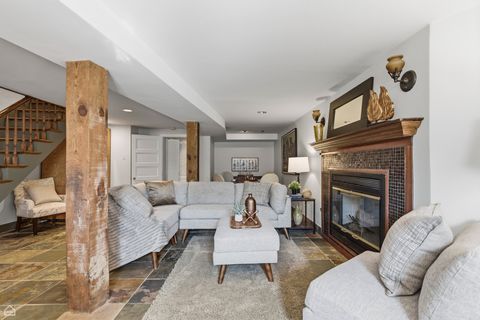 Tiny photo for 724 W Grace Street #1, Chicago, IL 60613 (MLS # 12593097)