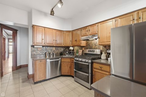 Tiny photo for 724 W Grace Street #1, Chicago, IL 60613 (MLS # 12593097)