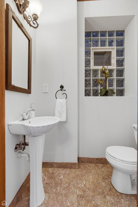 Tiny photo for 724 W Grace Street #1, Chicago, IL 60613 (MLS # 12593097)