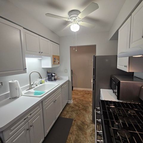 Tiny photo for 1198 Royal Glen Drive #312B, Glen Ellyn, IL 60137 (MLS # 12503373)