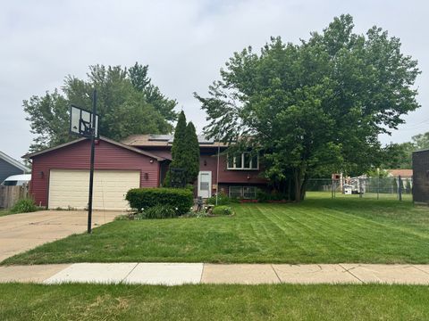 Photo of 114 W Hawthorne Boulevard, Mundelein, IL 60060 (MLS # 12572220)