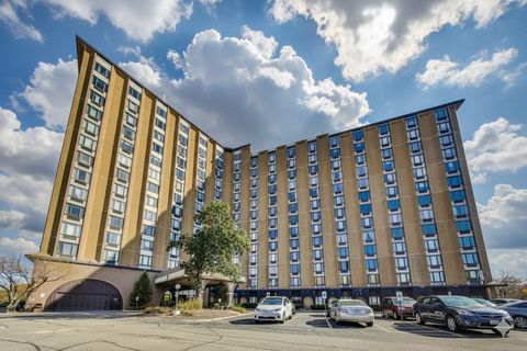 Tiny photo for 1 Renaissance Place #615, Palatine, IL 60067 (MLS # 12483409)