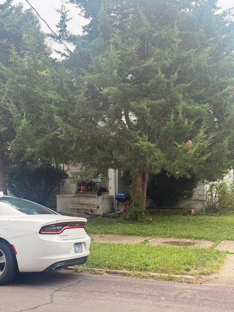 Photo of 712 E Ravine Avenue, Peoria, IL 61603 (MLS # 12763109)