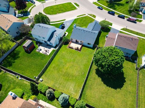 Tiny photo for 425 Hobart Drive, South Elgin, IL 60177 (MLS # 12651090)
