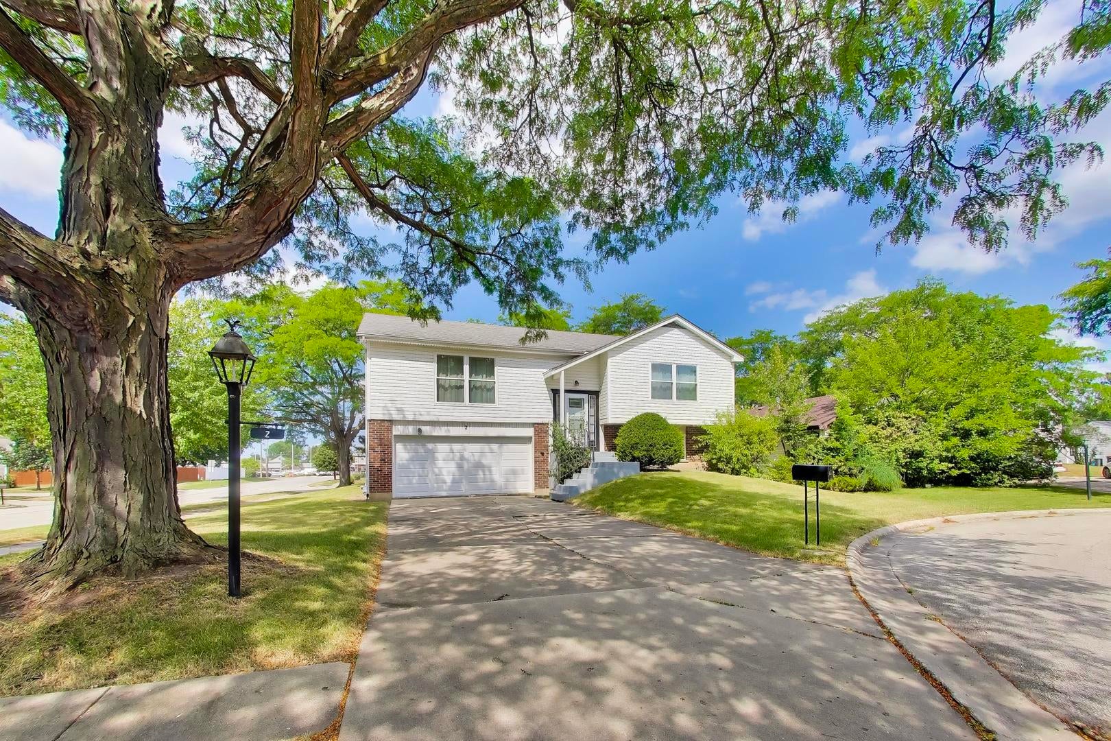 2 Oakmont Court