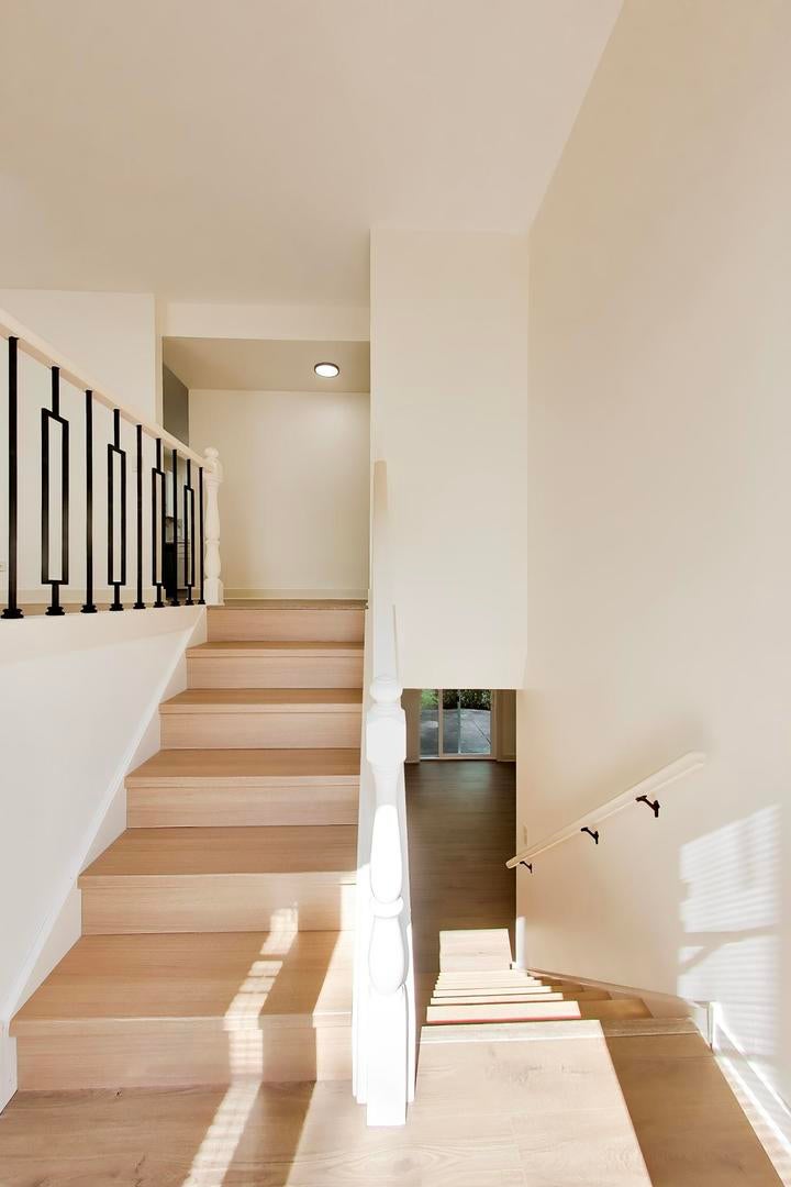 2 Oakmont Court