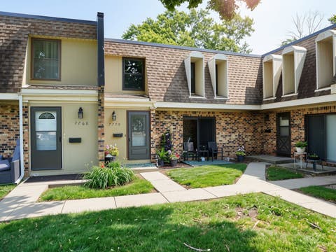 Photo of 7770 S Woodward Avenue #7F, Woodridge, IL 60517 (MLS # 12705443)