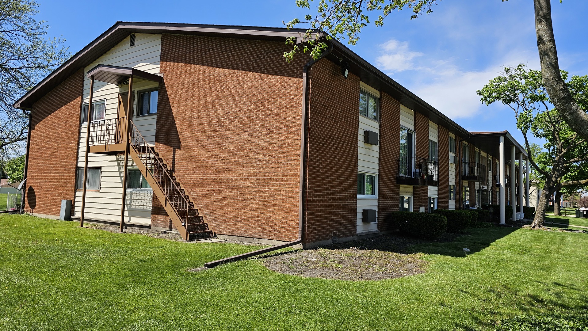 9446 DEE Road 2E