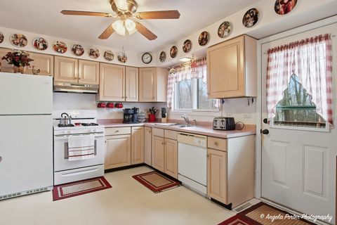 Tiny photo for 908 French Drive, Mundelein, IL 60060 (MLS # 12586801)