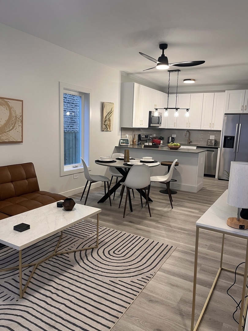 905 N Saint Louis Avenue