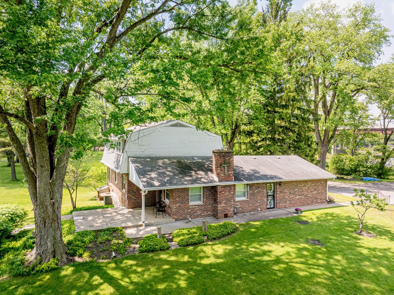 Properties 1 18N988 Angelina Place