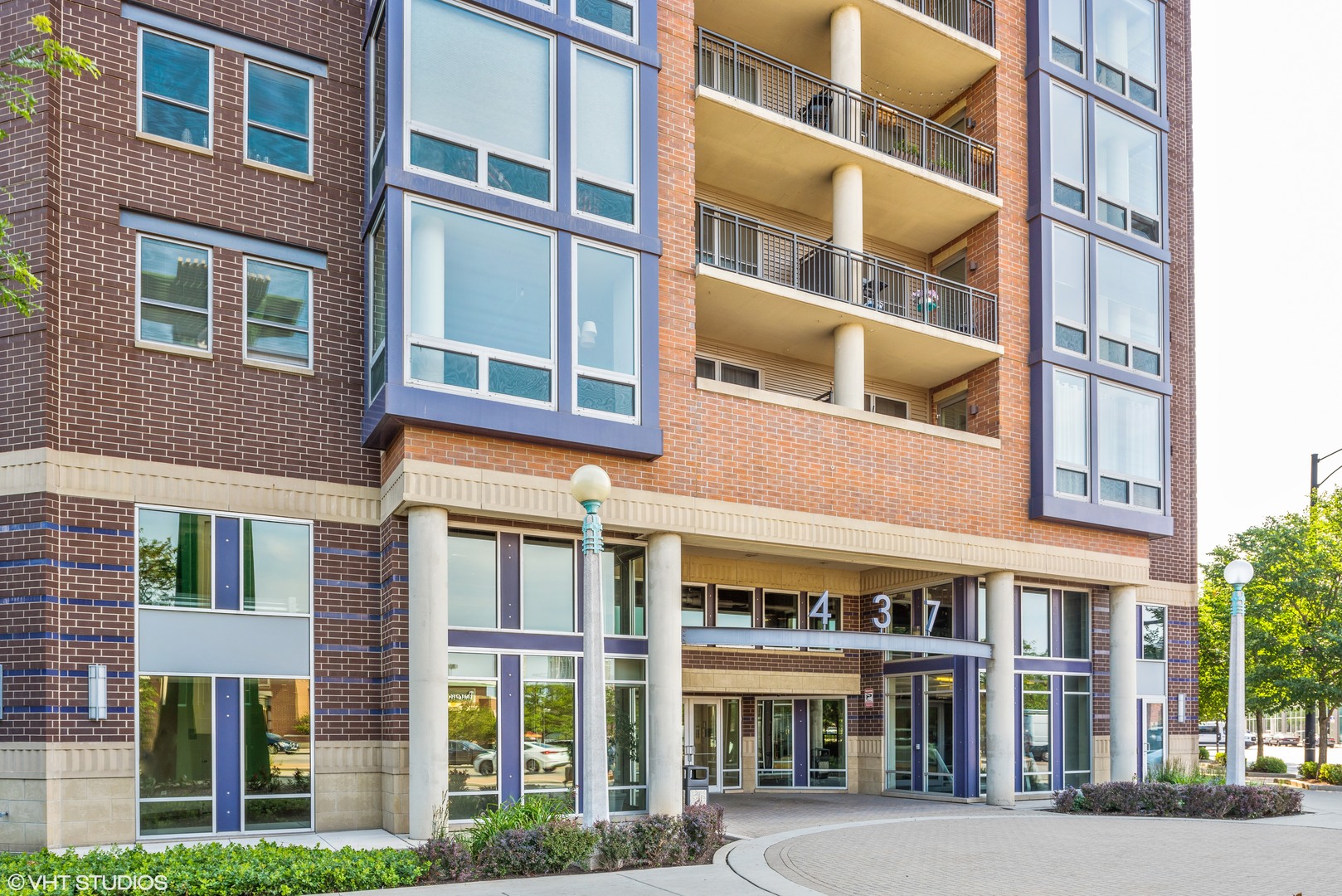 437 W Division Street 610