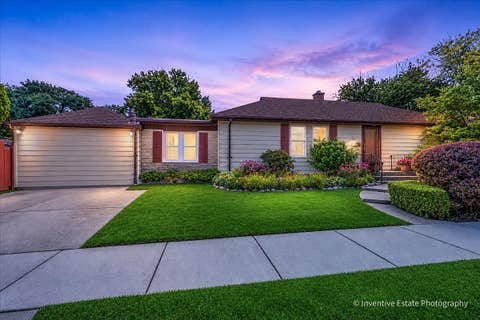 Tiny photo for 143 Woodstock Avenue, Clarendon Hills, IL 60514 (MLS # 12709627)