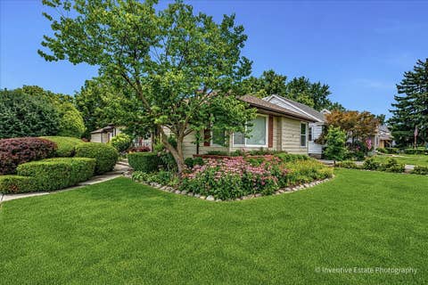 Tiny photo for 143 Woodstock Avenue, Clarendon Hills, IL 60514 (MLS # 12709627)