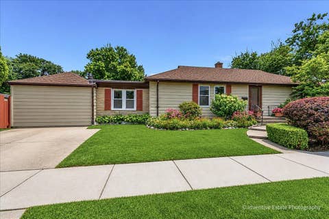 Photo of 143 Woodstock Avenue, Clarendon Hills, IL 60514 (MLS # 12709627)