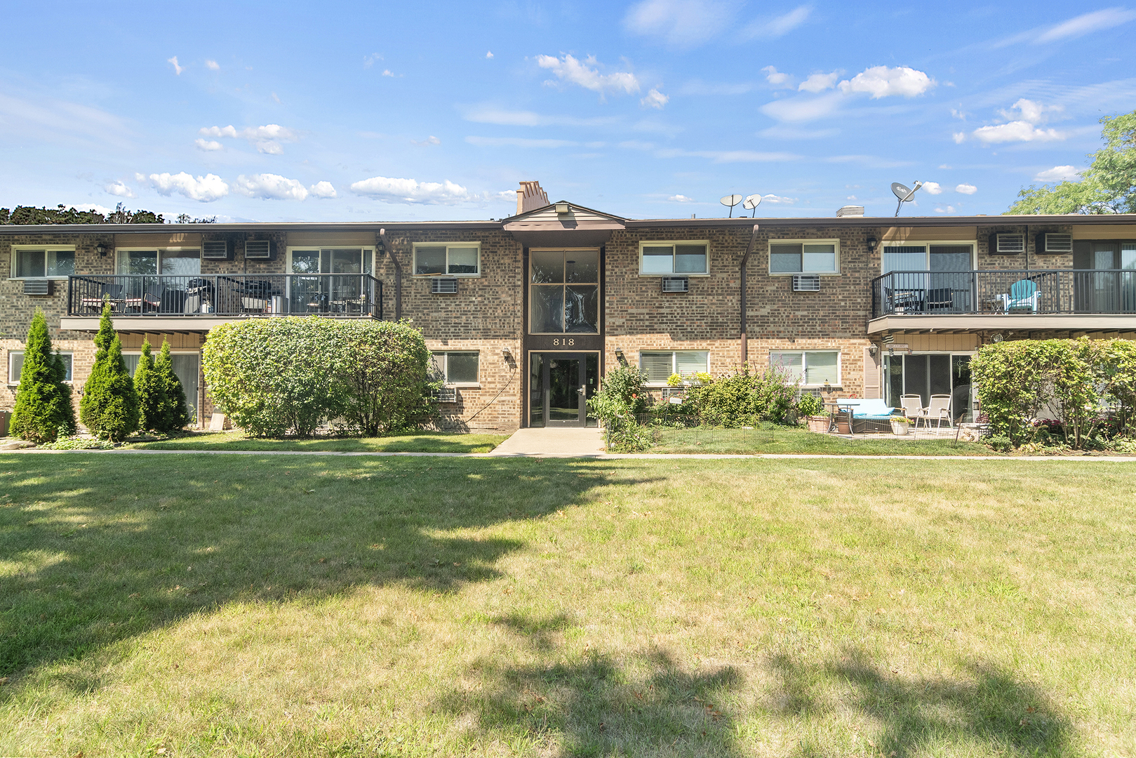 818 E Old Willow Road 207