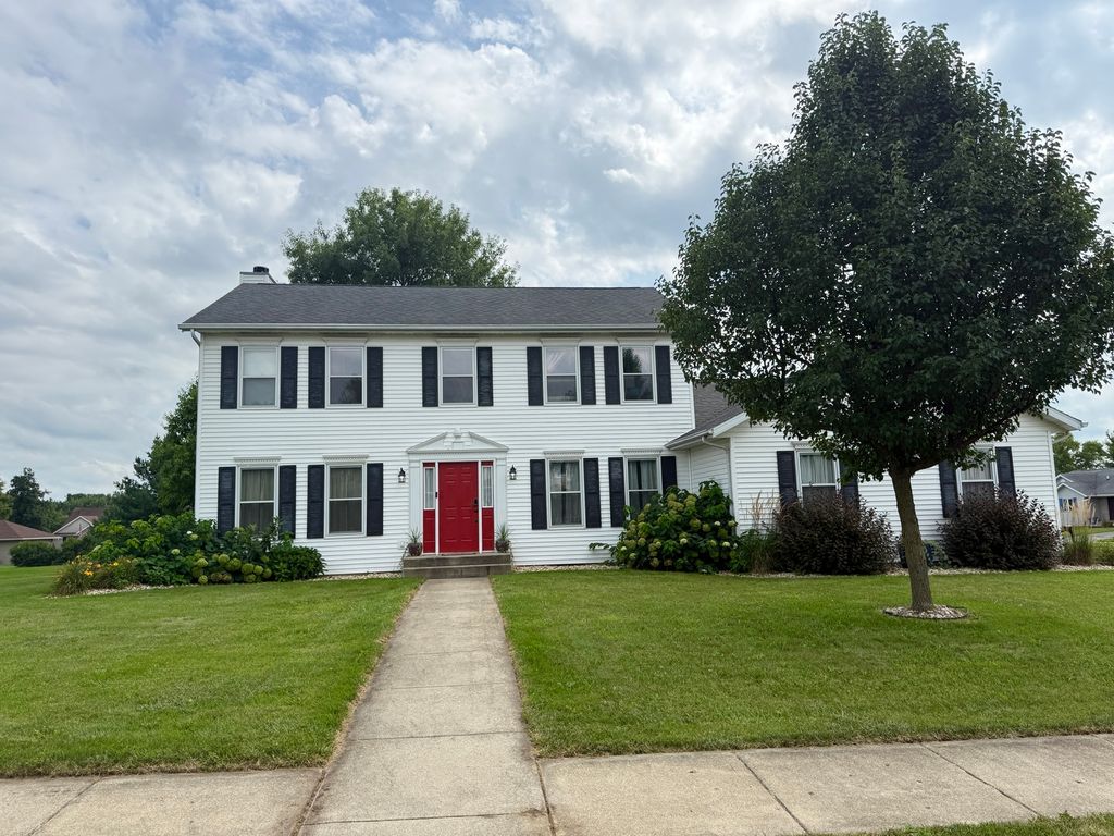 Photo for 1891 Indian Springs Court, Freeport, IL 61032 (MLS # 12452691)