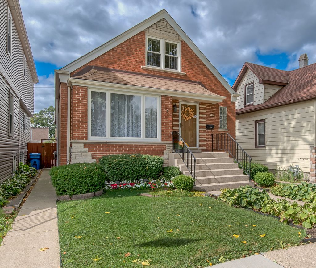 Photo for 4824 N Natchez Avenue, Chicago, IL 60656 (MLS # 12494199)