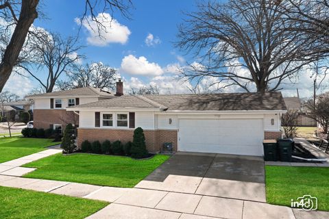 Tiny photo for 7731 Maple Street, Morton Grove, IL 60053 (MLS # 12586045)