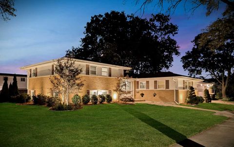 Tiny photo for 7731 Maple Street, Morton Grove, IL 60053 (MLS # 12586045)