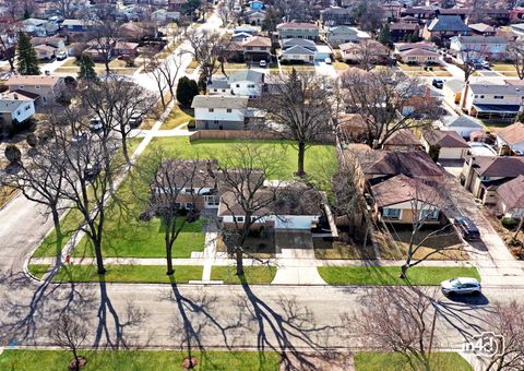 Tiny photo for 7731 Maple Street, Morton Grove, IL 60053 (MLS # 12586045)