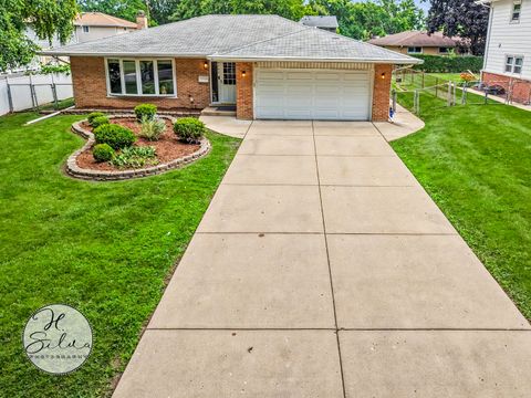 Tiny photo for 4402 Sycamore Lane, Rolling Meadows, IL 60008 (MLS # 12714556)