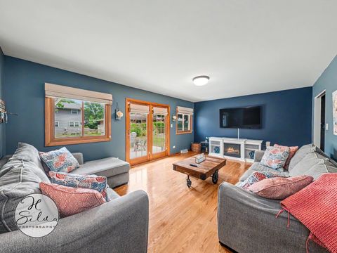 Tiny photo for 4402 Sycamore Lane, Rolling Meadows, IL 60008 (MLS # 12714556)