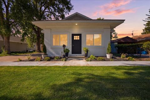 Photo of 733 W Prairie Street, Pontiac, IL 61764 (MLS # 12559378)