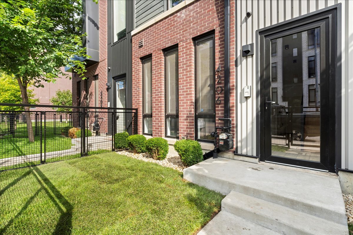 4230 W BELMONT Avenue