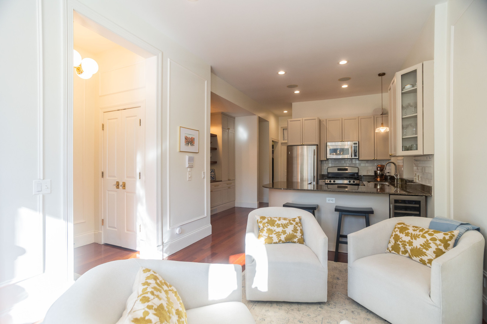 1120 W Oakdale Avenue 1F