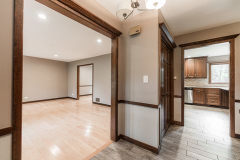 Tiny photo for 40W630 Winchester Way, St. Charles, IL 60175 (MLS # 12436546)