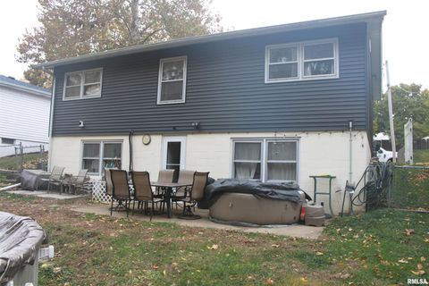 Tiny photo for 2122 CODY Street, Bettendorf, IA 52722 (MLS # QC4269105)