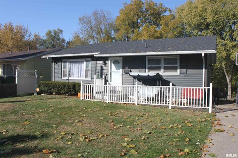 Photo of 2122 CODY Street, Bettendorf, IA 52722 (MLS # QC4269105)