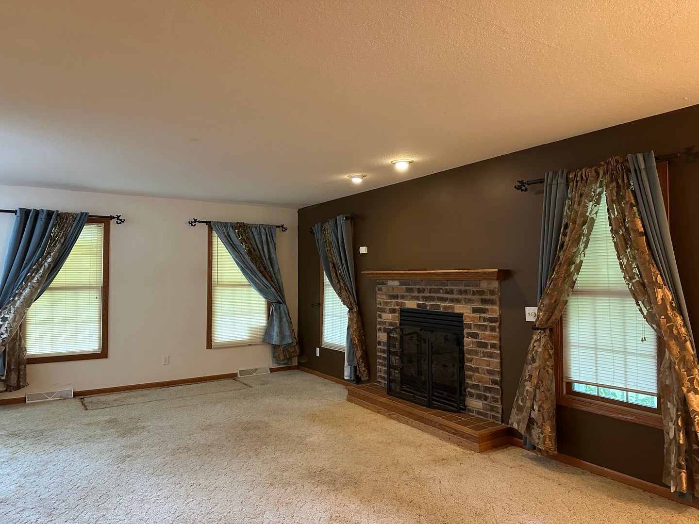 102 HIDDEN VALLEY Court