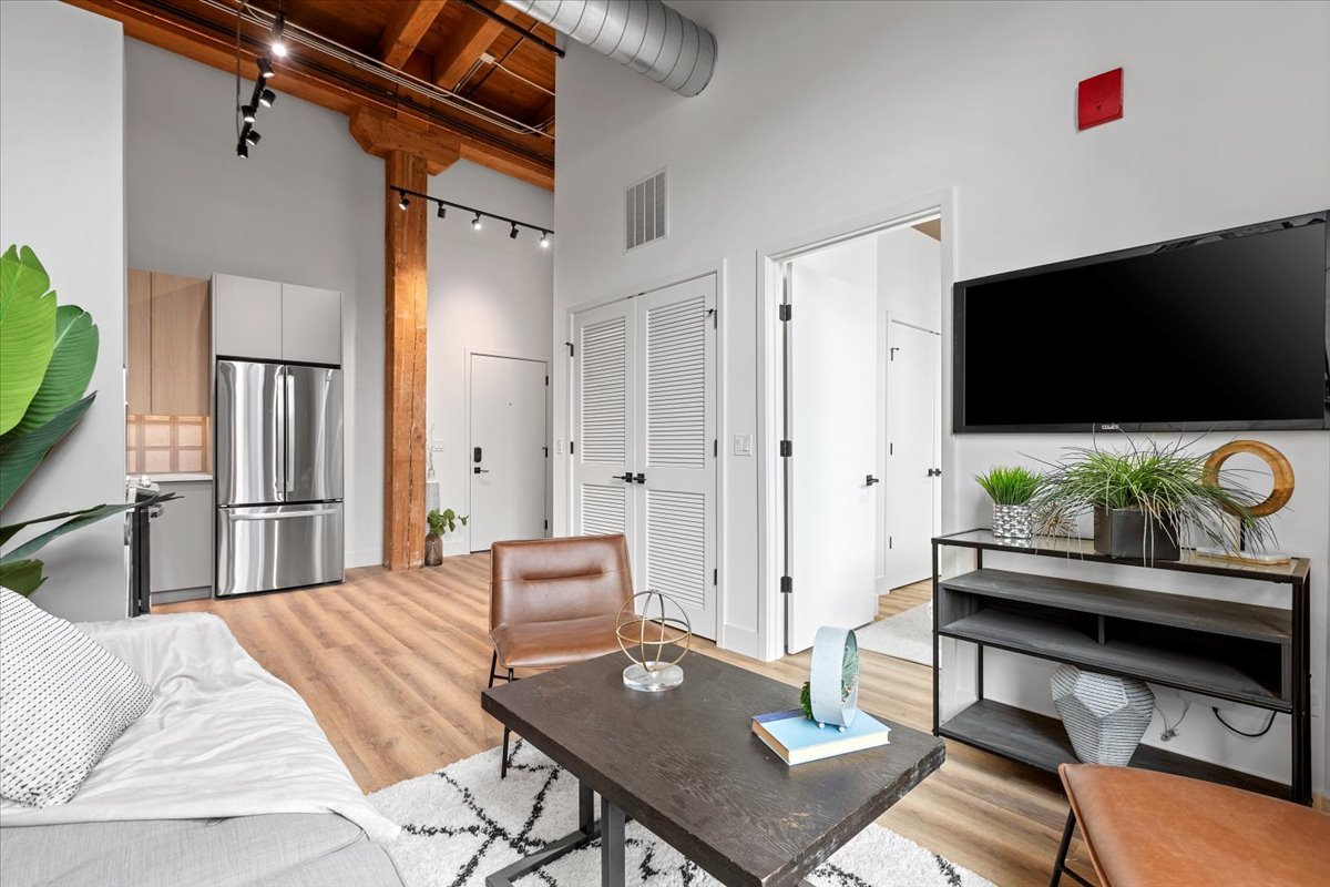 153 W Ohio Street 409