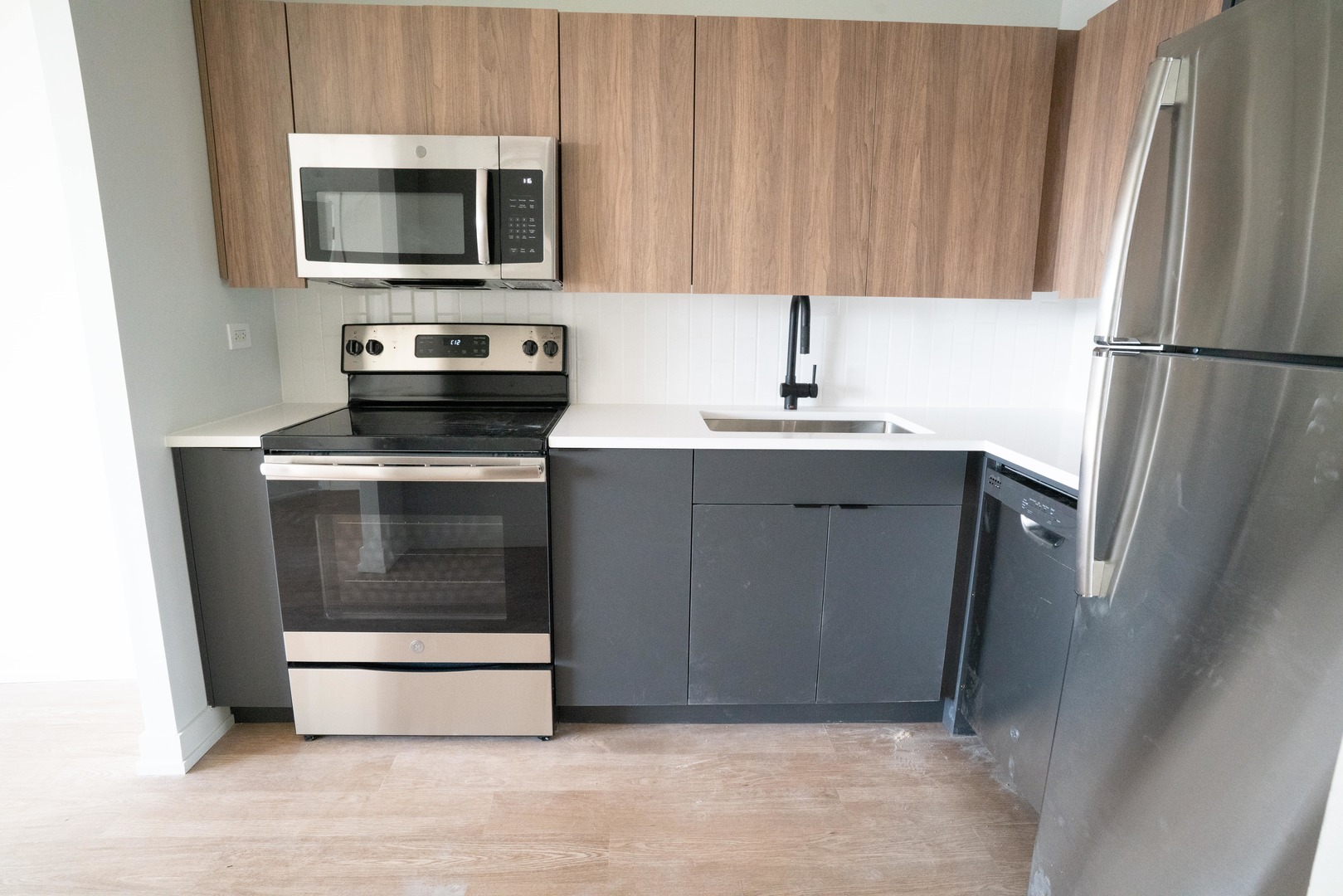 1850 N Clark Street 506