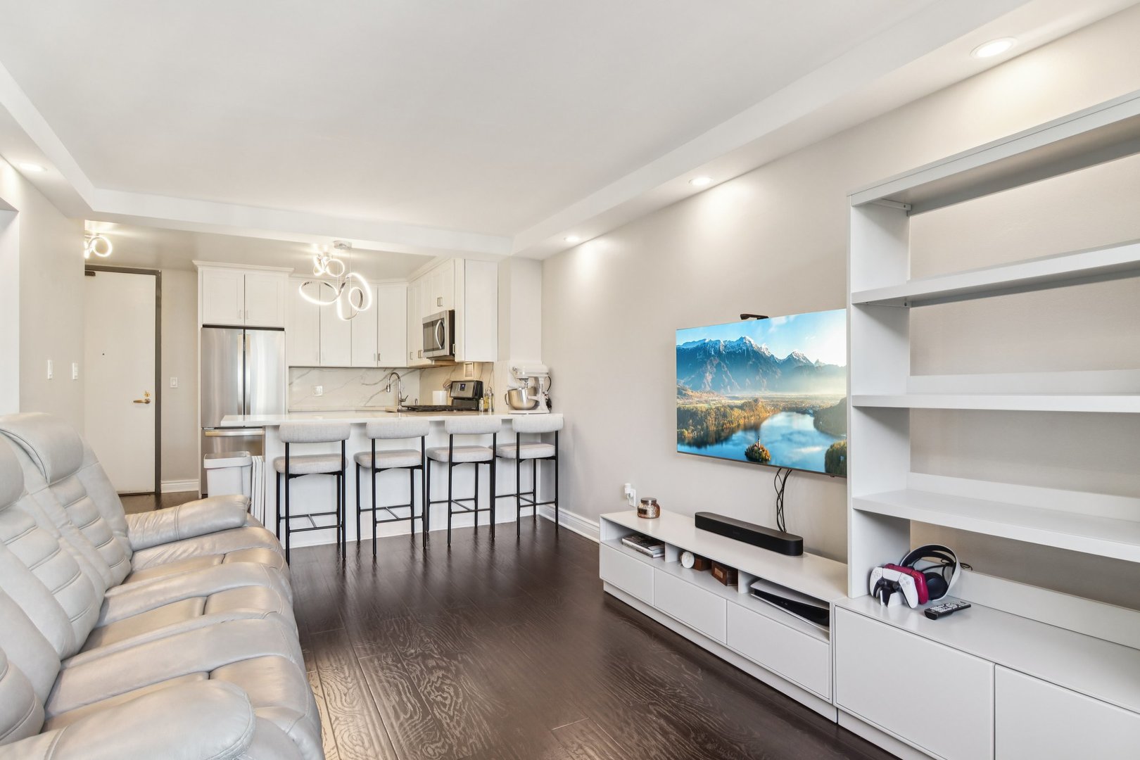 400 E Randolph Street 3714