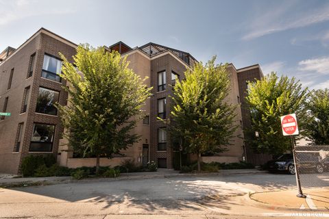 1203 W Superior Street 3C Chicago IL 60642