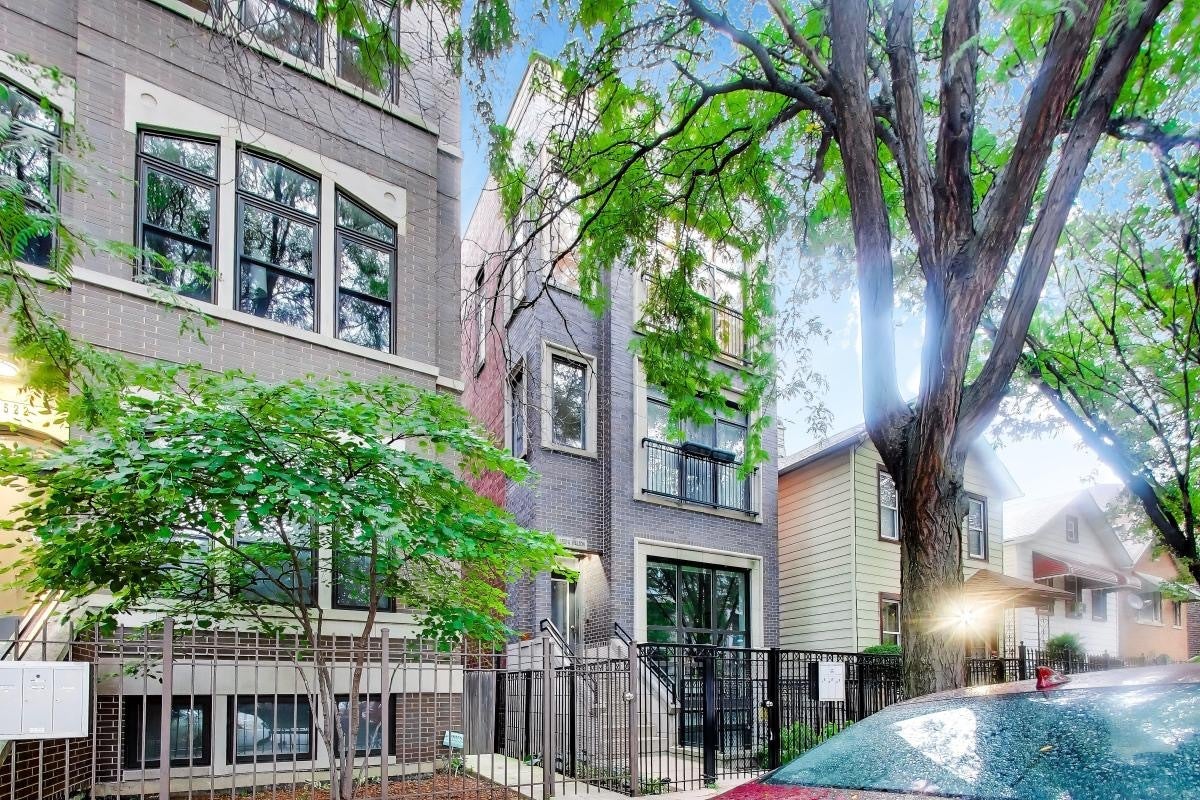 1520 W Walton Street 3