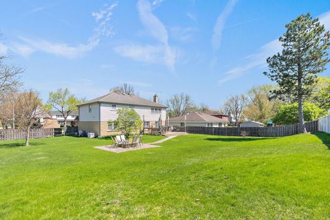 Tiny photo for 1363 W Saint James Court, Palatine, IL 60067 (MLS # 12624572)